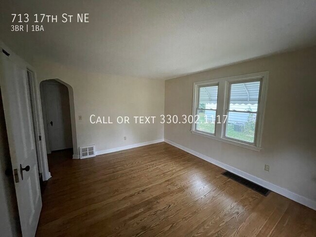 Building Photo - Three bedroom one bathroom home for rent