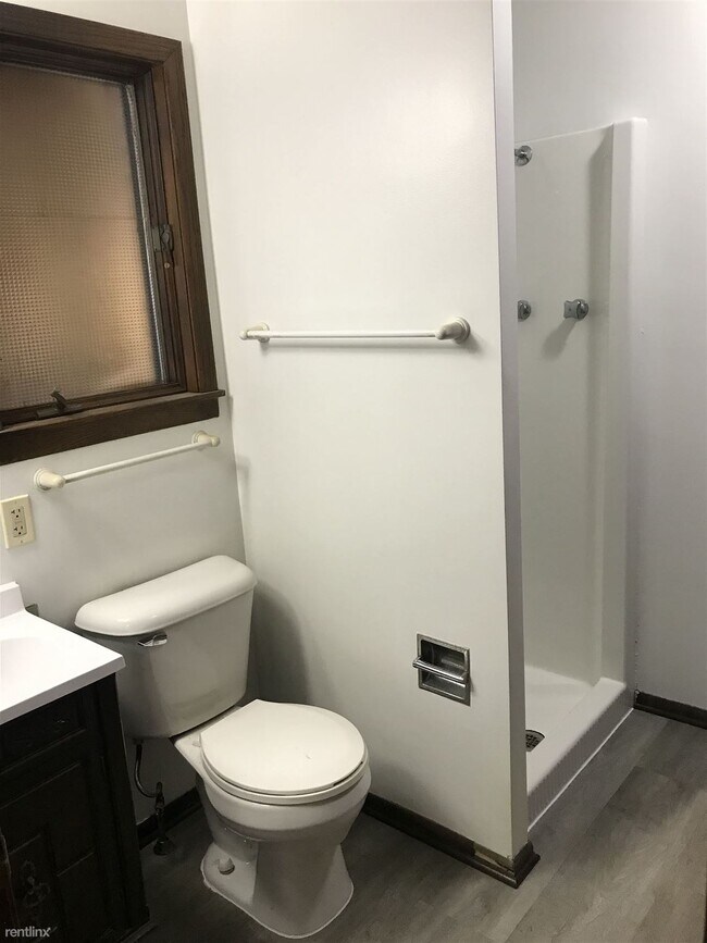 Building Photo - Studio, 1 bath Duplex - 516 3rd St NE
