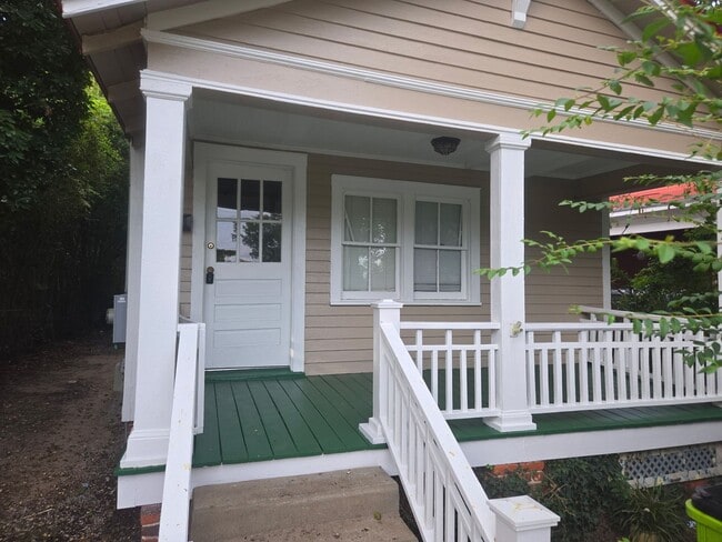 Building Photo - 611 Johnson St