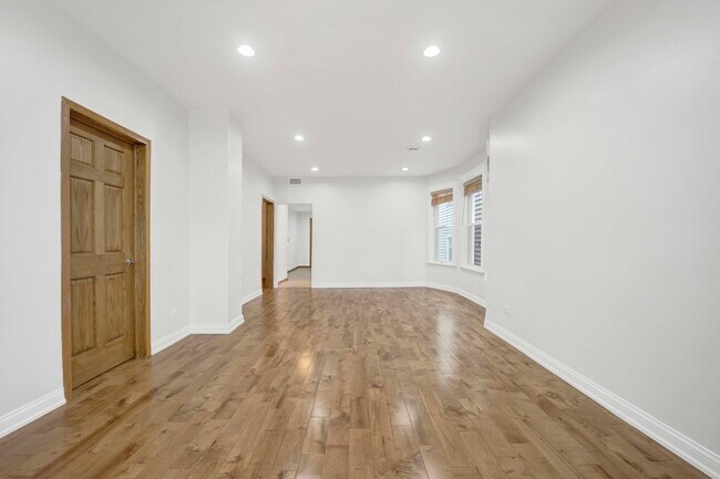 Foto del edificio - 4153 N Bernard St