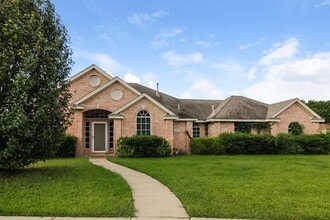 Building Photo - 831 Quail Run Ln