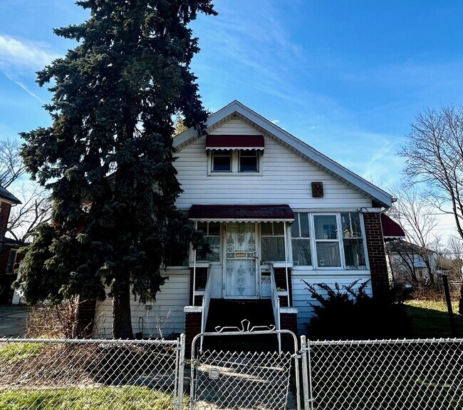 Building Photo - 9935 Broadstreet Ave