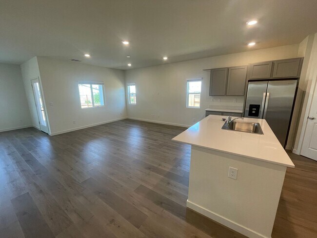 Building Photo - Brand New DR Horton Home!