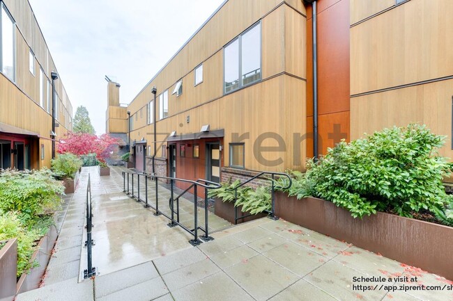 Building Photo - 3300 NE 65th St