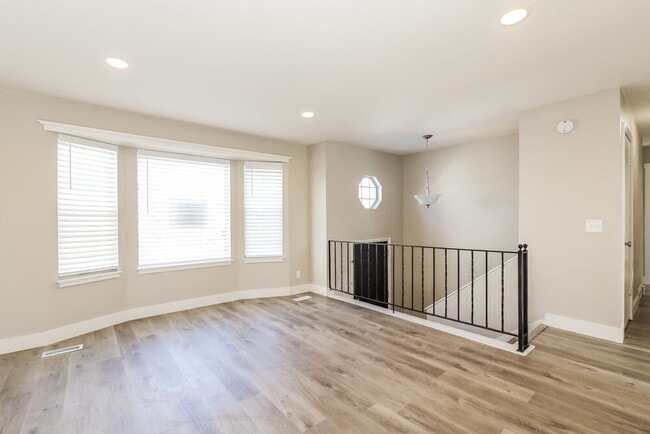 Building Photo - 5575 Snapdragon Cove