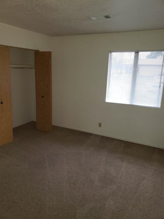 Building Photo - 1690 Bramble Pl