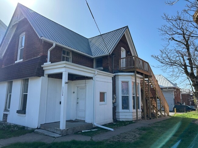 Building Photo - 1136 State St
