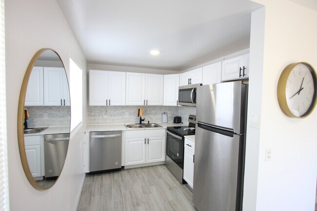 Foto del edificio - 361 Brighton Dr
