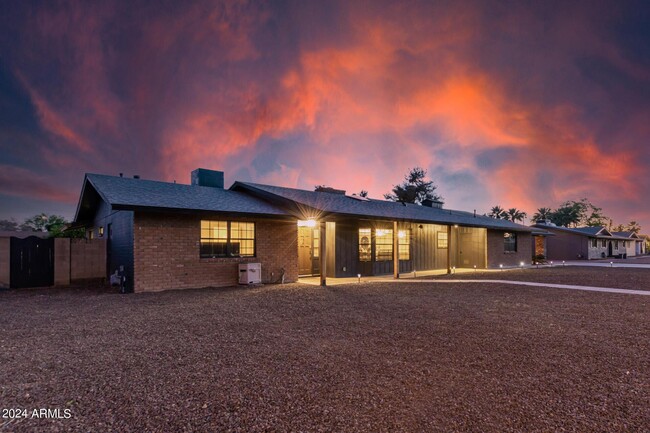 Building Photo - 1655 E Glencove St