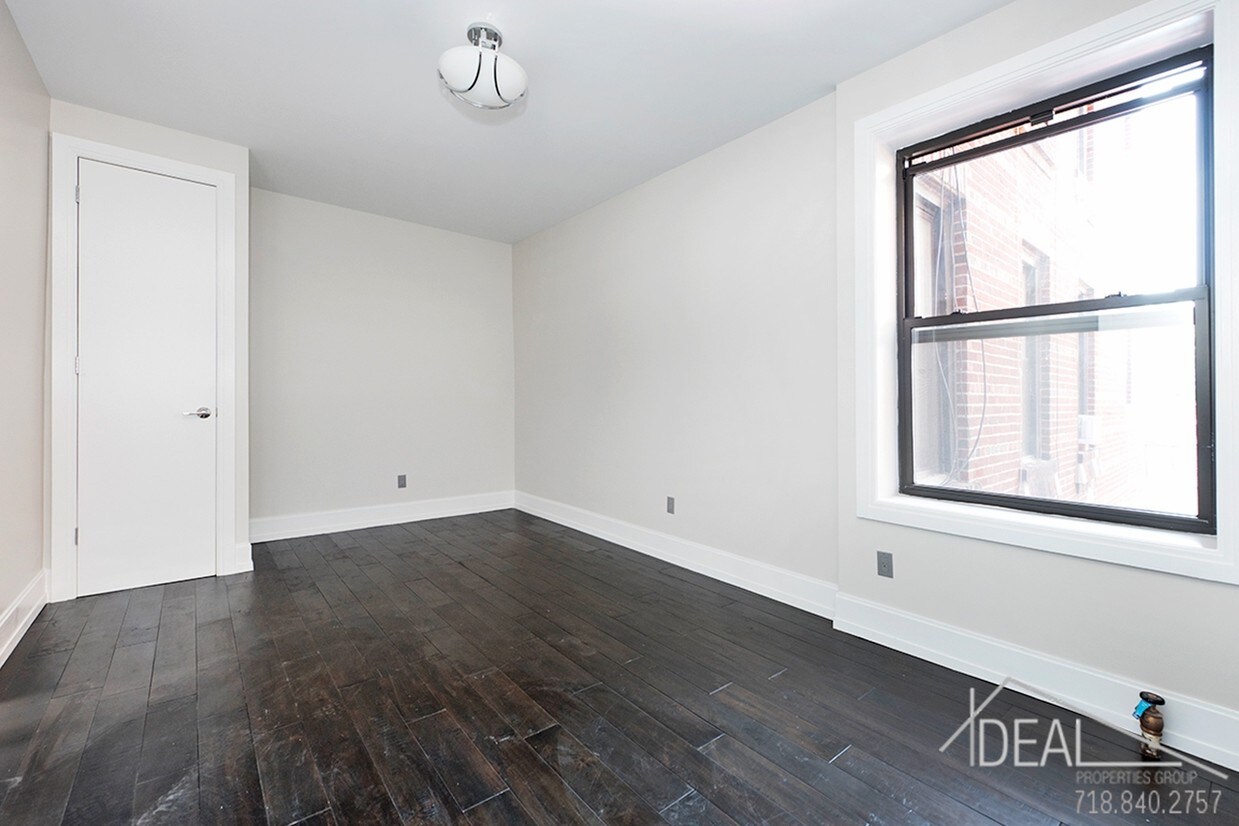 Primary Photo - 302 Sterling St