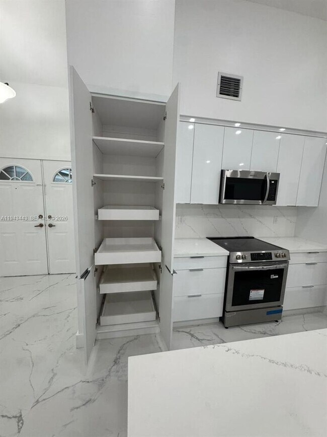 Foto del edificio - 8940 NW 7th Ct