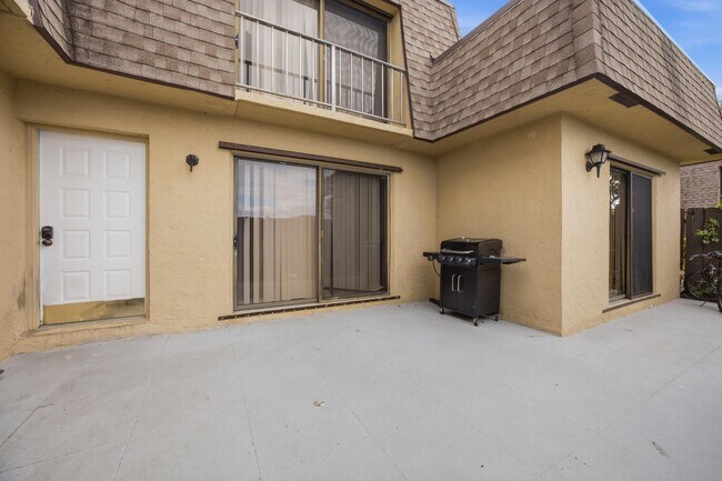 Foto del edificio - 4102 Waterview Cir