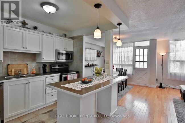 Building Photo - 20 Edgecliff Golfway