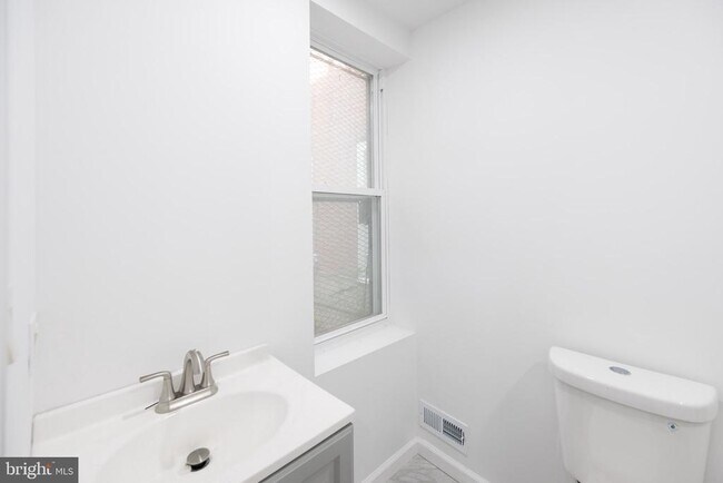 Foto del edificio - 948 Belmont Ave