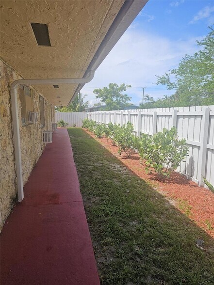Foto del edificio - 345 NW 5th St