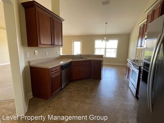 Building Photo - 4 br, 2 bath House - 580 Fulton Loop