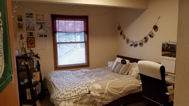 Dormitorio de la planta baja - 1008 Remington St