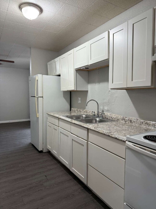 Building Photo - 806 McCauley Blvd