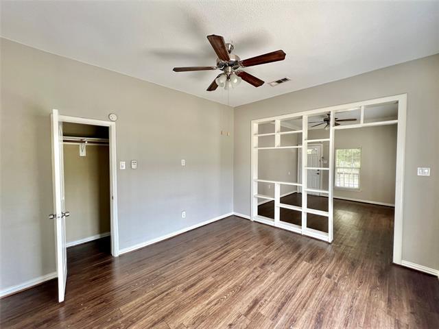 Foto del edificio - 1033 E 10th St