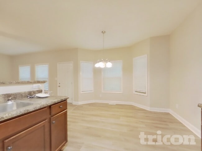 Building Photo - 124 Kings Crossing Ct