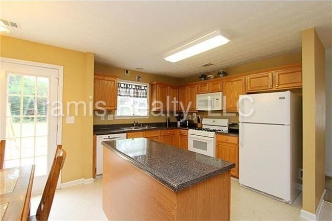 Building Photo - 3397 Hill Pond Dr