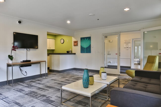 Cabana - Charbonneau Apartments