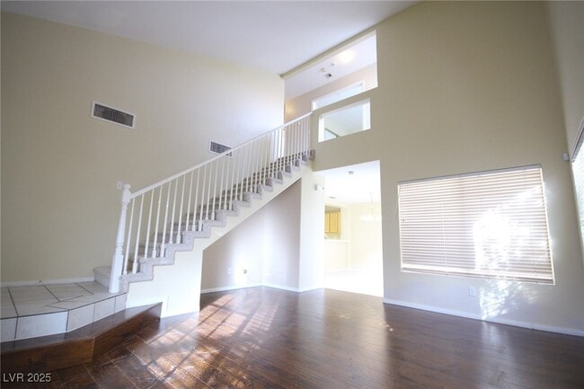 Building Photo - 3440 Middle View Dr