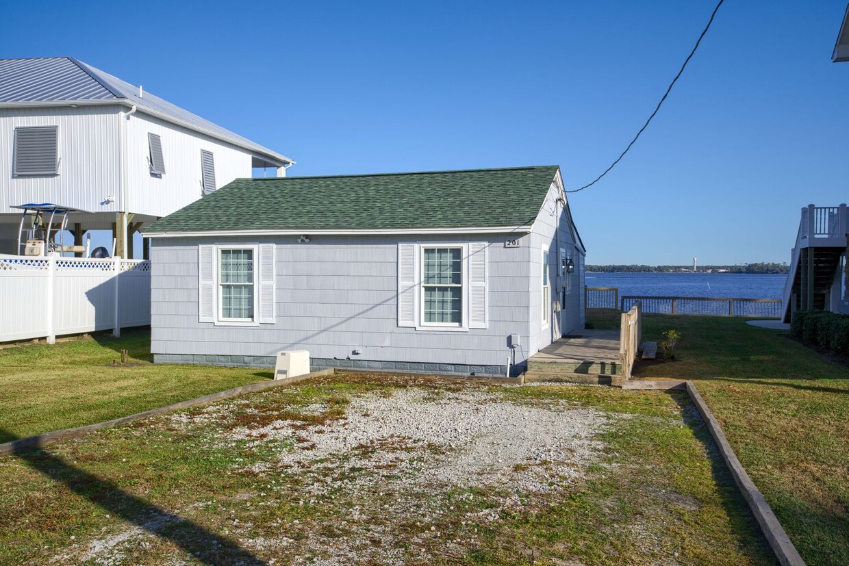 Primary Photo - Waterfront Cottage - Newly Renovated!