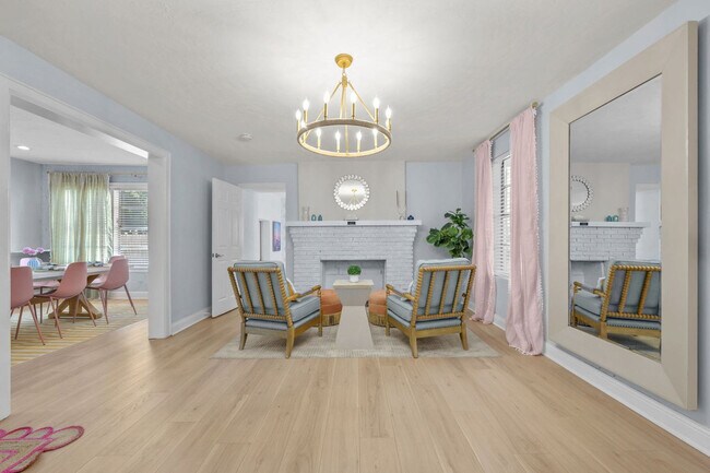 Building Photo - 522 31st St W