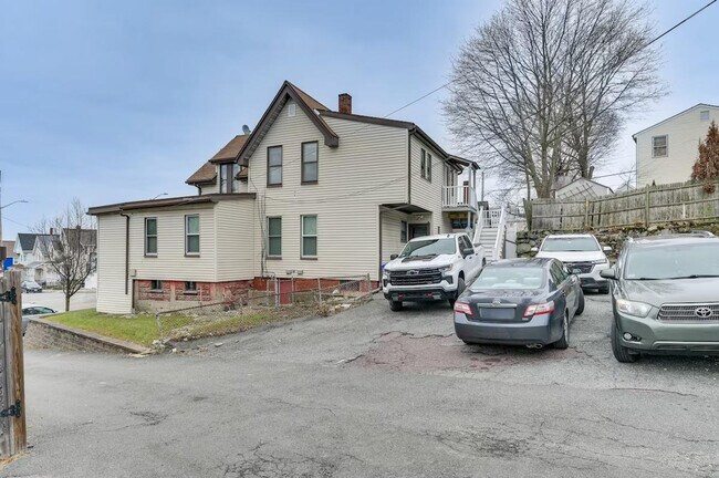 Building Photo - 467 Ferry St