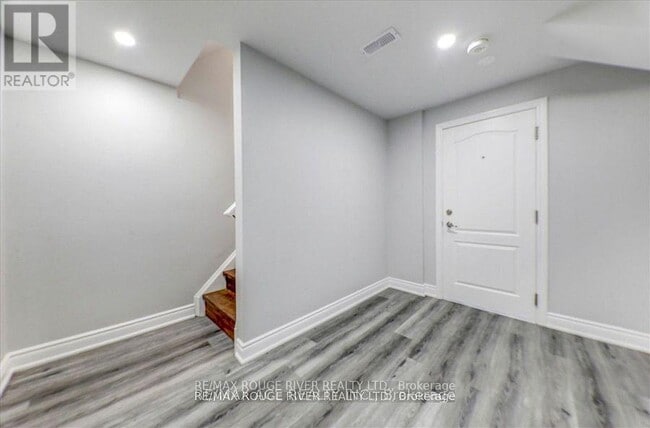 Photo du bâtiment - 150 Thornbush Blvd