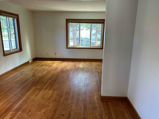 Building Photo - 3376 E Armour Ave