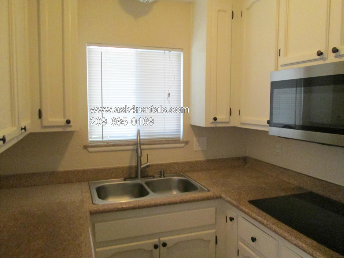 Building Photo - 1301 Sylvan Meadows Dr