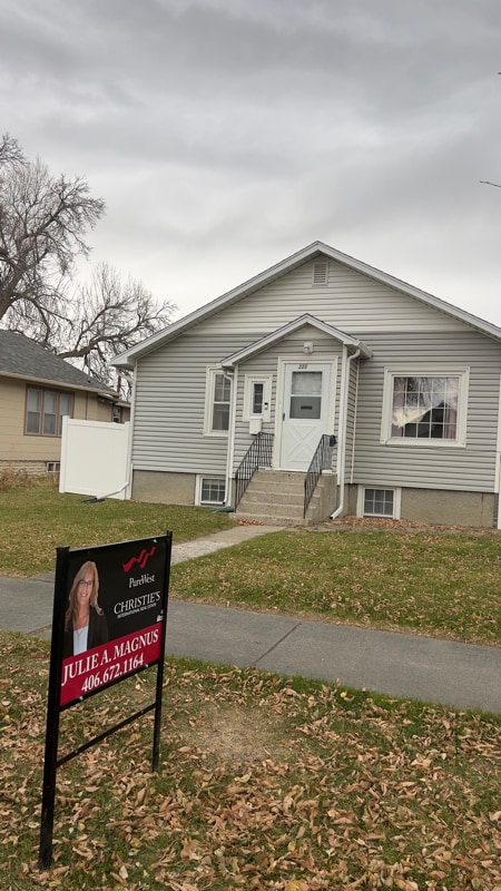 Building Photo - 223 Custer Ave