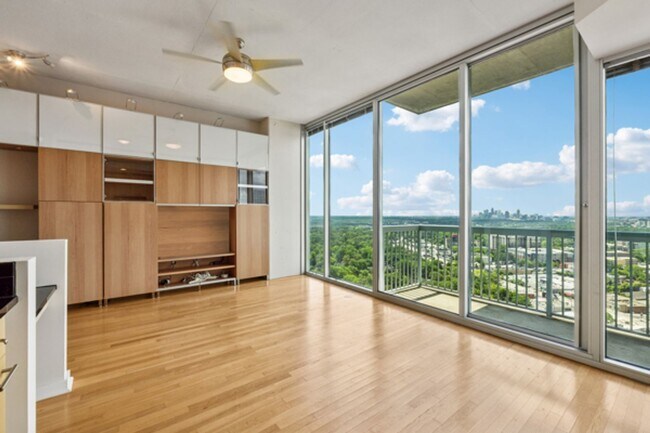 Building Photo - Spacious 1 Bedroom Condo in Heart of Buckh...