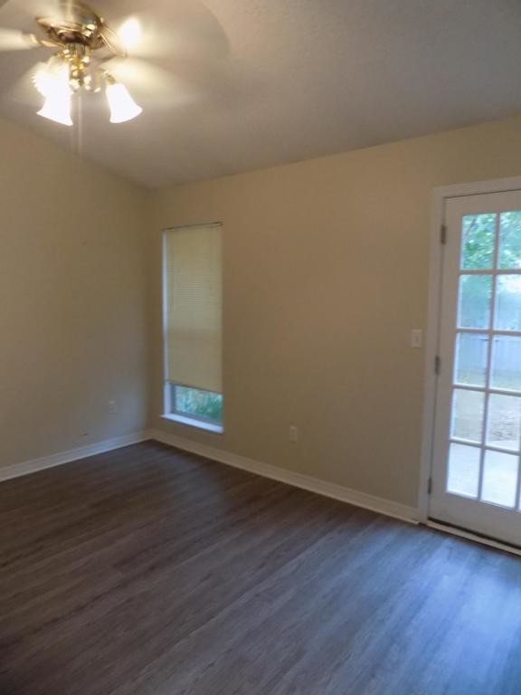 Foto del edificio - 3016 Blue Pine Lane