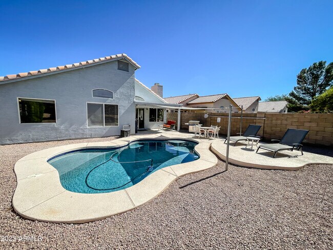 Building Photo - 2227 E Escuda Rd