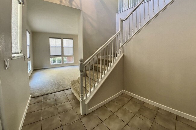 Building Photo - Townhouse with Fantastic Floor Plan at Mar...
