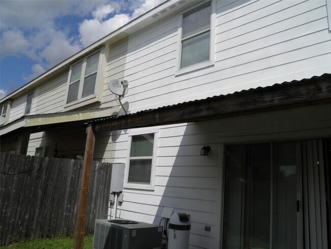 Foto del edificio - 8026 Fisher Glen Ln