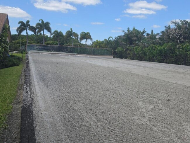 Foto del edificio - 14127 Equestrian Way