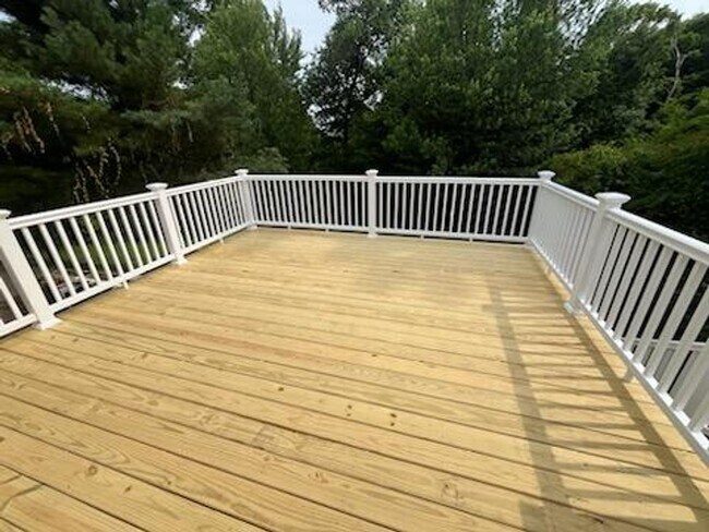 Building Photo - *****Huge 4 bedroom, 3 full bath home FOR ...