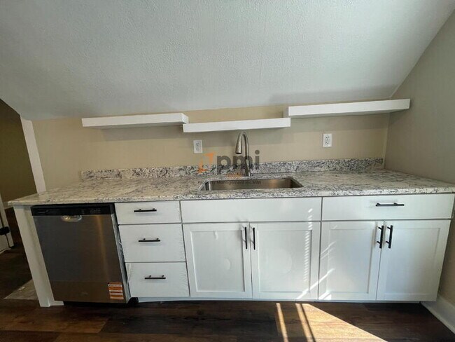 Foto del edificio - 1204 Manhattan St