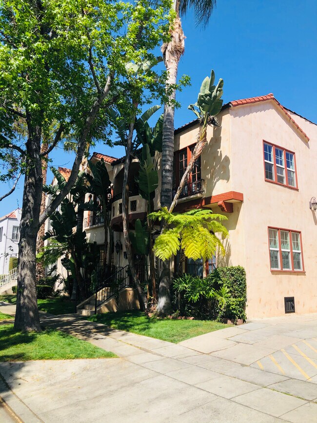 Foto del edificio - 332 N Orange Grove Ave