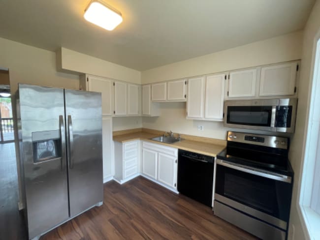 Photo - 8234 Roanoke Ct Townhome