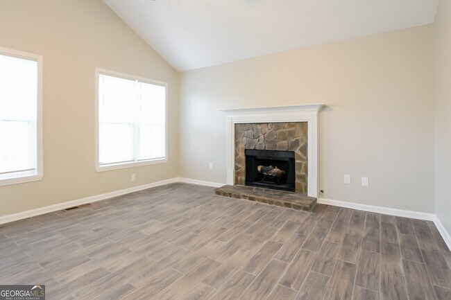 Building Photo - 170 Oak Landing Dr S