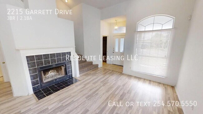 Foto del edificio - 2215 Garrett Dr