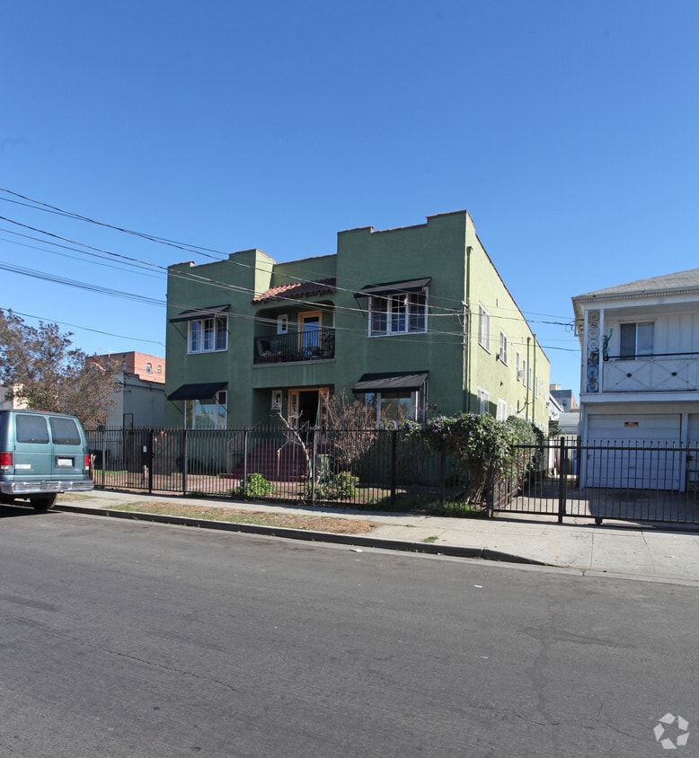 Foto principal - 1216 N Kenmore Ave