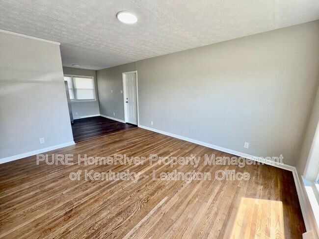 Foto del edificio - 629 Kent Dr
