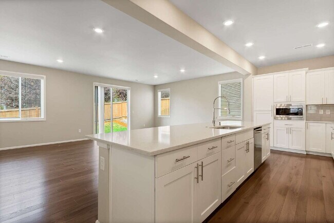 Foto del edificio - Extravagant Home for Rent - Heart of Covington