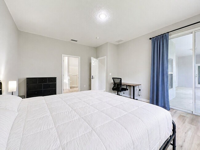 Foto del edificio - 57 Renshaw Dr